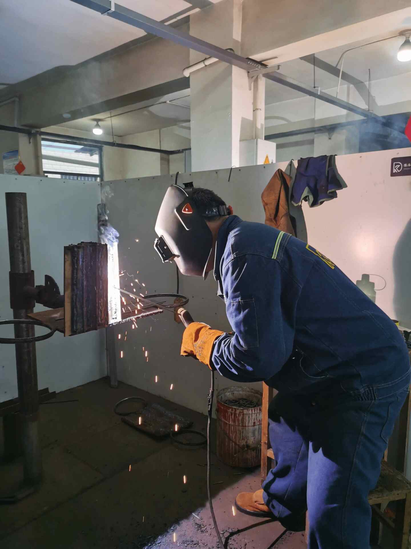 电焊工如何快速适应不同的工作环境？